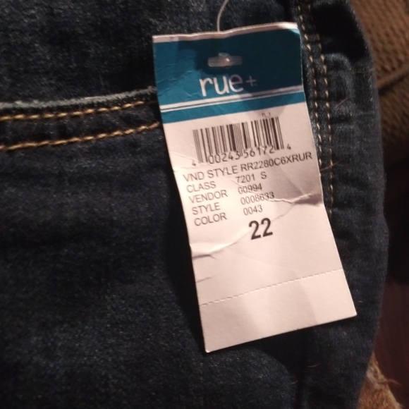 NWT RUE 21 MID RISE CROPS - Picture 3 of 8